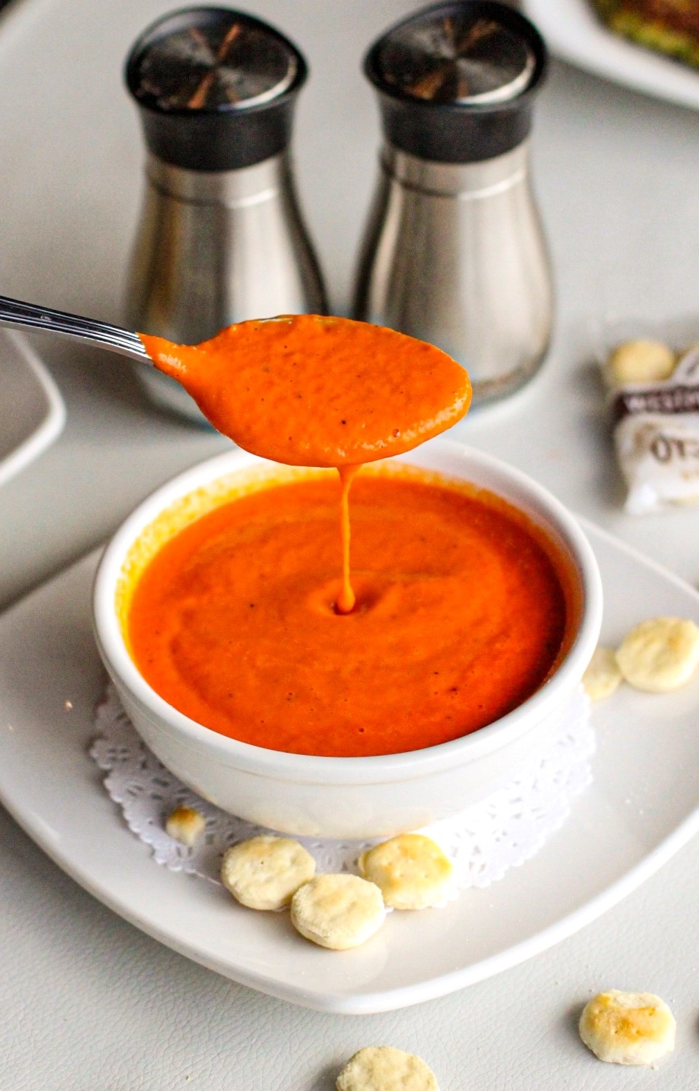 barnone tomato bisque with oyster crackers around it
